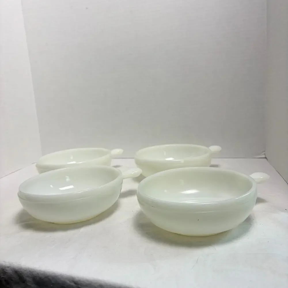 VTG Milk glass soup bowls with handle, set of 4. wear on 1. unmarked